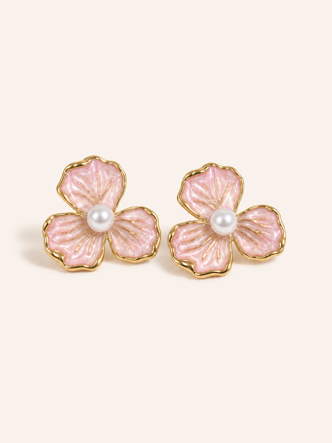 PETAL PEARL STUDS
