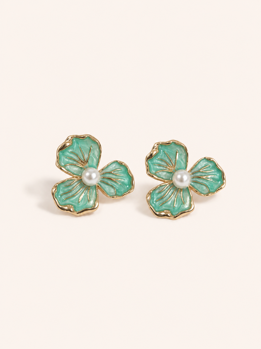 PETAL PEARL STUDS