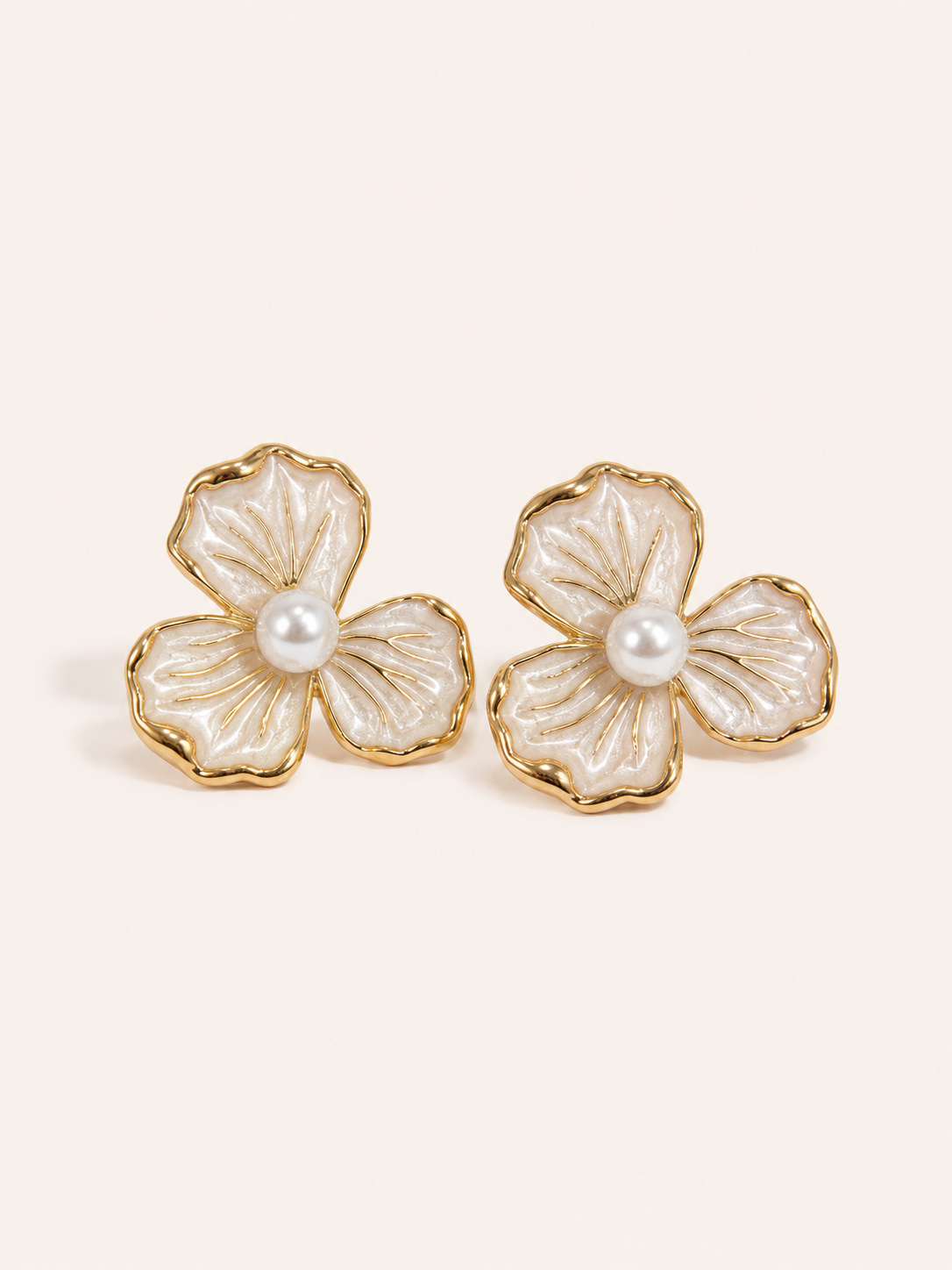 PETAL PEARL STUDS